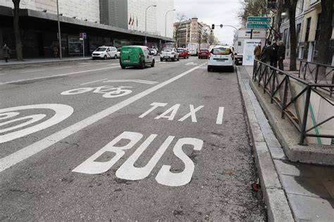 Peatones y carril bus calle Pelayo