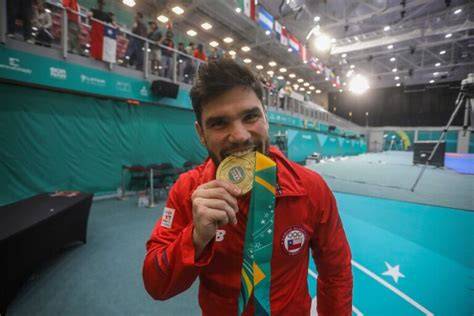 Rodrigo Rojas celebra oro panamericano