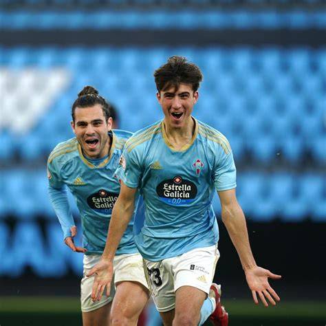 Javi Rodríguez defendiendo al Celta