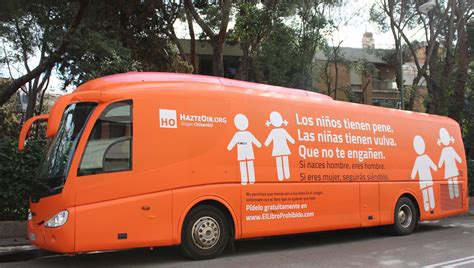 Bus naranja de la Libertad en Chile