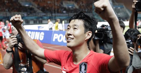 Son Heung-min con medalla de Juegos Asiáticos