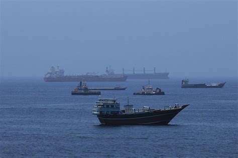 Buques comerciales frente a la costa de Omán