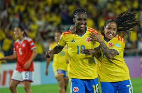Linda Caicedo celebra gol ante Chile
