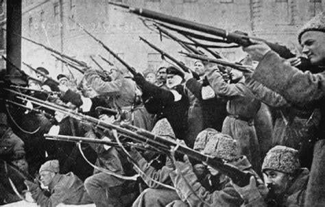 Revolución de Febrero soldados rusos Petrogrado