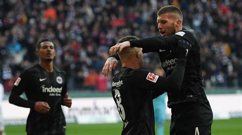 Tridente Jović Haller Rebic en Frankfurt