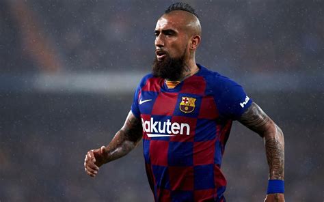 Arturo Vidal durante partido con Barcelona
