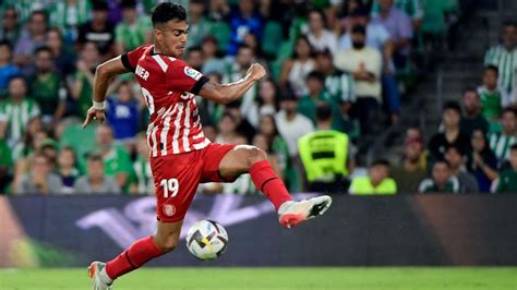 Reinier durante un partido de fútbol
