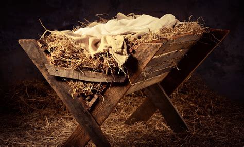 Jesús niño en un pesebre humilde