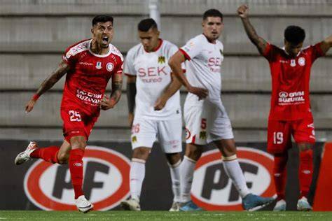 Unión La Calera celebra goleada ante Unión Española