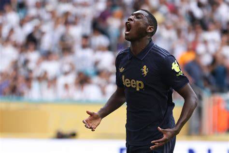 Randal Kolo Muani con la camiseta de Juventus