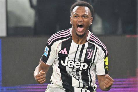 Lois Openda celebrando un gol con Juventus