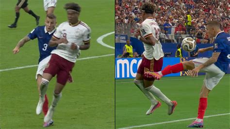 Penalti de Digne a Lamine Yamal
