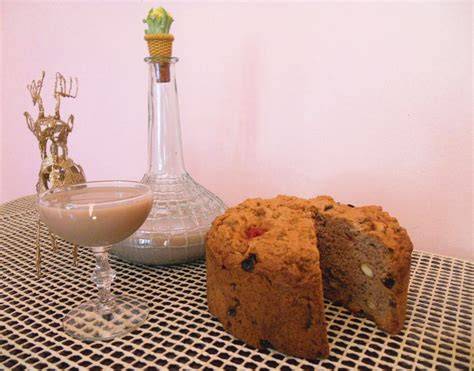 Cola de mono chileno junto a pan de pascua