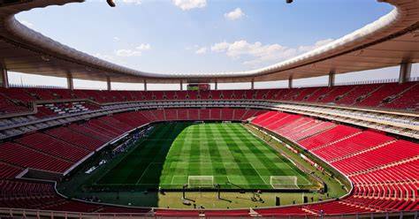 Cancha híbrida y césped del estadio Metropolitano