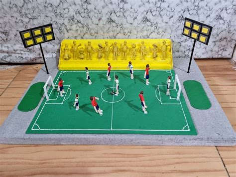 maqueta de campo de fútbol con jugadores