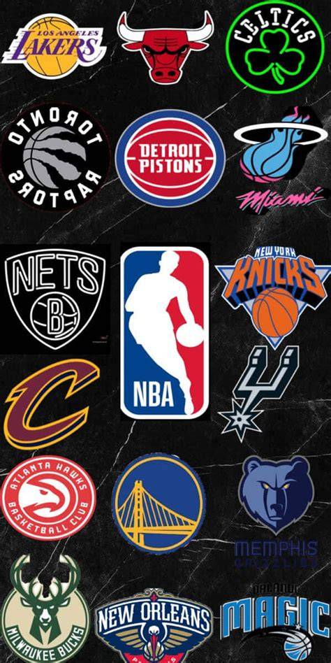 Logos NBA sobre fondos de colores