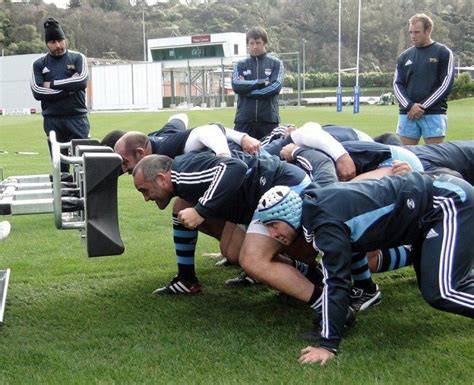 Jugadores de Selknam en entrenamiento de rugby