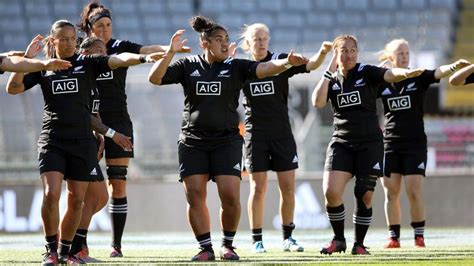 Niñas jugando rugby femenino en Nueva Zelanda