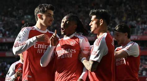 Rutina córner Arsenal carrera Gabriel