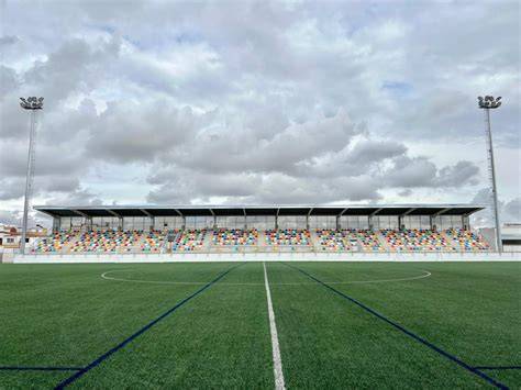 Cancha iluminada del Estadio Municipal de Negrete