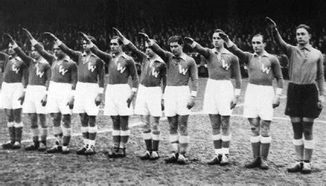 Selección italiana celebra el Mundial 1934