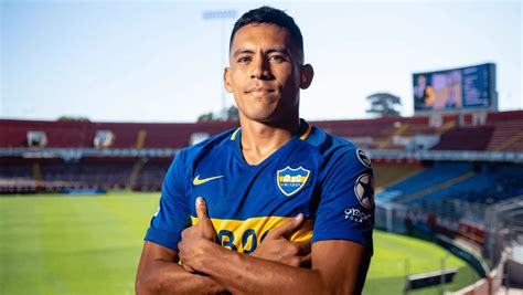 Christian Chávez con camiseta de Boca Unidos