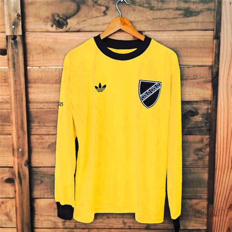 camiseta amarilla negra arquero Colo-Colo