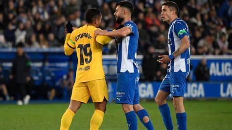 Expulsión de Vitor Roque ante Alavés