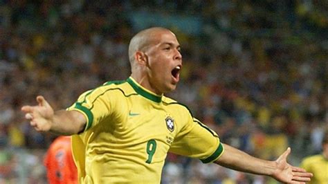 Ronaldo Nazário celebrando un gol con PSV Eindhoven