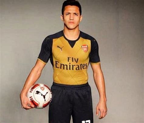 Alexis Sánchez con camiseta del Arsenal