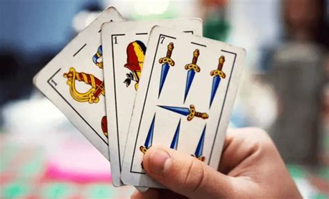 Cartas de truco argentino y copa simbólica