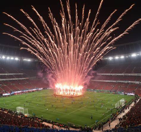 Fuegos artificiales en estadio chileno