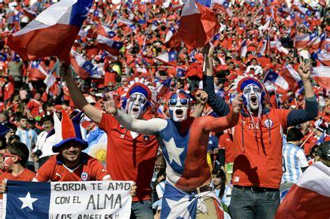 Hinchas chilenos celebrando en Santiago