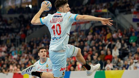 Jugador de balonmano realizando bote