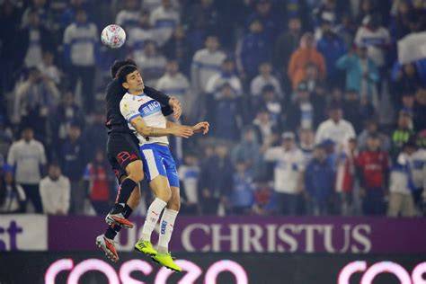 Patricio Toledo atajando por Universidad Católica