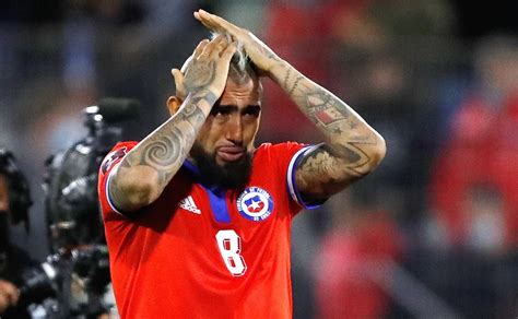 Arturo Salah dirigiendo a la Selección Chilena