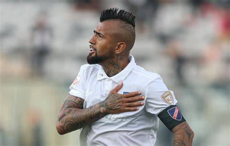 Arturo Vidal jugando como volante mixto