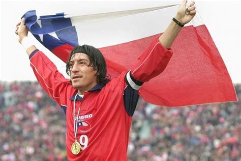 Iván Zamorano con camiseta de Chile