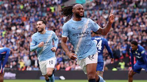 Antoine Semenyo celebra gol en Wembley