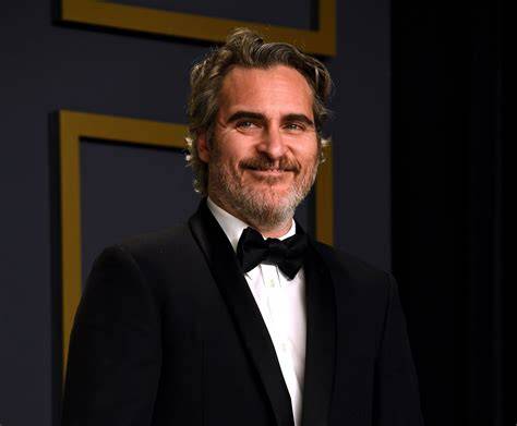 Joaquin Phoenix recibe el Oscar y recuerda a River