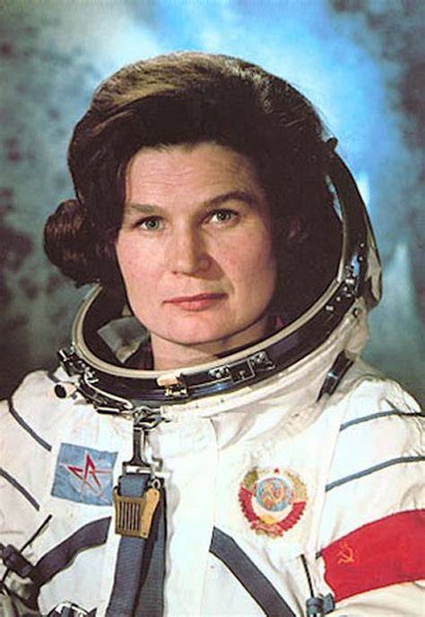 Valentina Tereshkova con traje espacial