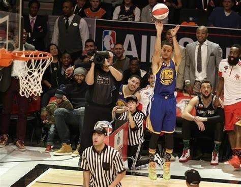Stephen Curry triple imposible ante Clippers