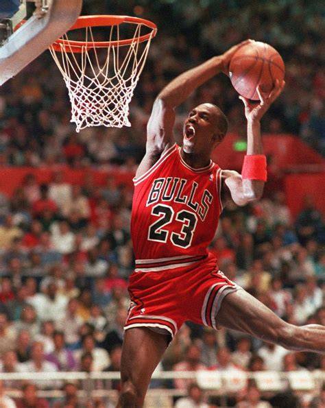 Michael Jordan lanzando en la NBA