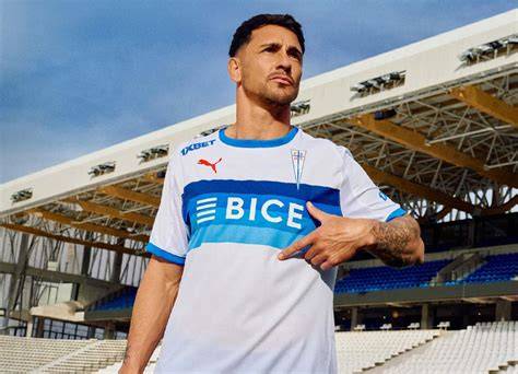 Camiseta visitante retro Universidad Católica 2026