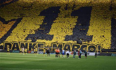 mosaico amarillo y negro del Borussia Dortmund