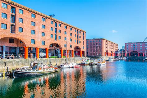Royal Albert Dock y skyline de Liverpool