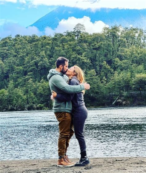 Claudio Bravo y Carla Pardo con sus hijos