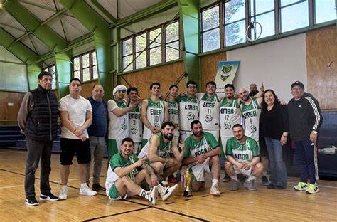 Partido internacional de básquetbol en Puerto Aysén