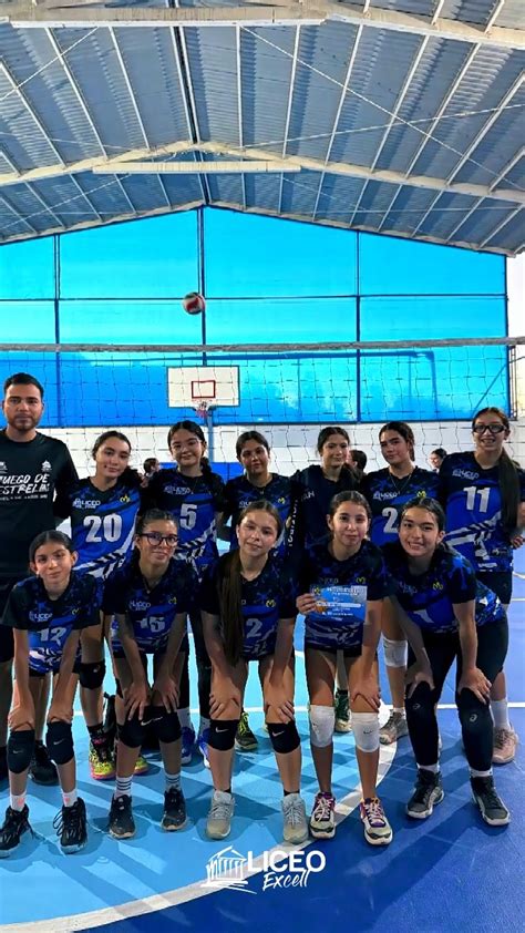 Equipo de voleibol Murano en cancha indoor