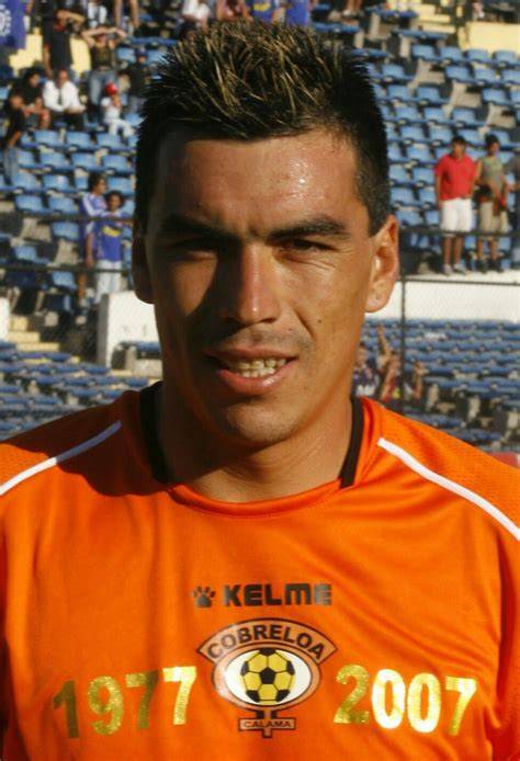 Esteban Paredes con camiseta de Cobreloa